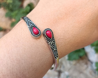 Magnifique bracelet métal argenté ouvert bohème pour femme, manchette à motif vintage et goutes synthétiques roses