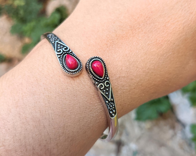 Magnifique bracelet métal argenté ouvert bohème pour femme, manchette à motif vintage et goutes synthétiques roses