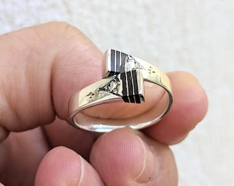 Bague ARGENT 925 authentique et artisanale en Argent Sterling 925 et incrustation d'Ebène. Travail artisanal des touareg du Niger