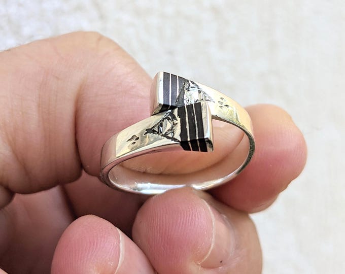Bague ARGENT 925 authentique et artisanale en Argent Sterling 925 et incrustation d'Ebène. Travail artisanal des touareg du Niger
