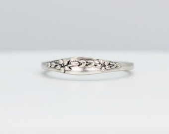 Bague argent femme motif fleurs - bague ethnique avec ciselures. Taille 11