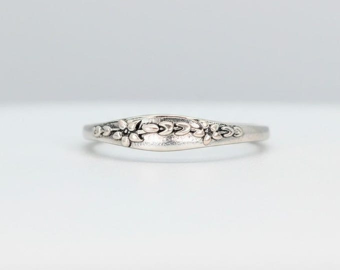 Bague argent femme motif fleurs - bague ethnique avec ciselures. Taille 11