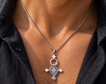 Collier amazigh homme avec pendentif Yaz en métal argenté, chaîne en acier inoxydable 50 cm