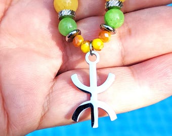 Collier amazigh femme avec perles naturelles- avec le signe ⵣ amazigh – collier berbère- collier ethnique - Fait main, bijou unique