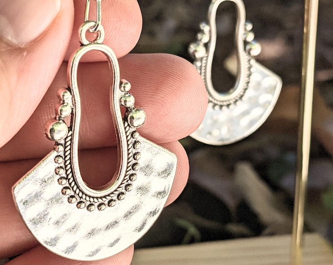 Boucles d'oreilles métal argenté et inox - boucles inspiration amazigh berbère femme - ethnique- bijoux amazighs.