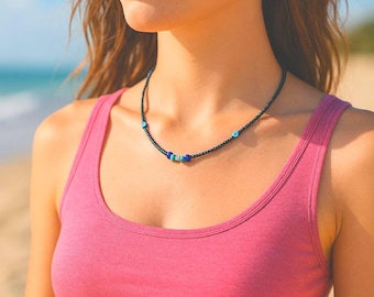 Collier Protecteur – Perles Bleu Marine & Pierres Naturelles- collier ras le cou - Fait main, bijou unique