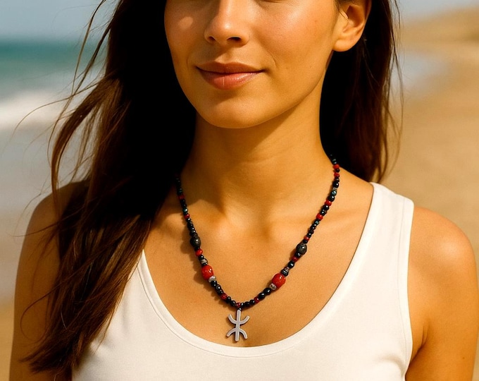 Collier amazigh femme avec perles naturelles- avec le signe ⵣ amazigh – collier berbère- collier ethnique - Fait main, bijou unique