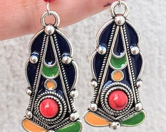 Boucles d'oreilles kabyles métal argenté - Perle Rouge & Pierre Naturelle Verte, amazigh, berbère -  bohèmes - ethnique- bijoux boho