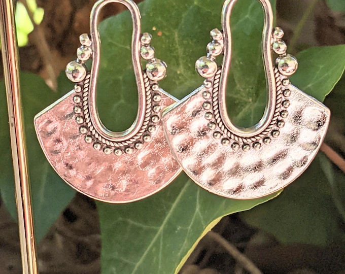 Boucles d'oreilles métal argenté et inox - boucles inspiration amazigh berbère femme - ethnique- bijoux amazighs.