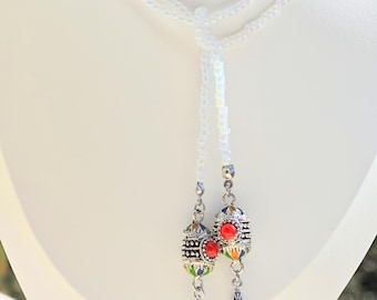 Collier femme kabyle de mariée perles de rocaille en verre blanches- Collier avec deux pampilles kabyles pour une touche berbère amazigh.