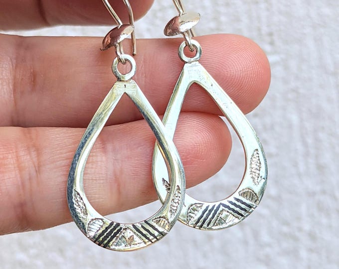 Boucles d’oreilles 925 ARGENT authentiques et artisanales argent massif 925 touarègues – Goutte gravée. Fait main au Niger