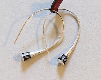 Boucles d'oreilles ARGENT 925 authentiques et artisanales Argent massif - style créoles allongées. fabriqué par les Touareg du Niger