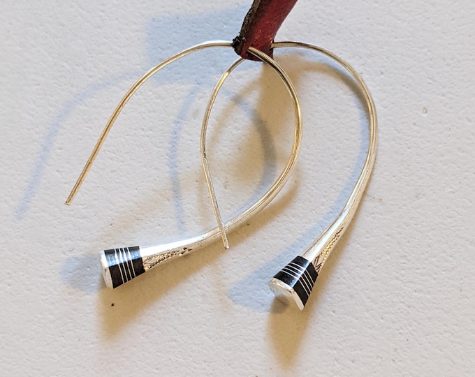 Boucles d'oreilles ARGENT 925 authentiques et artisanales Argent massif - style créoles allongées. fabriqué par les Touareg du Niger