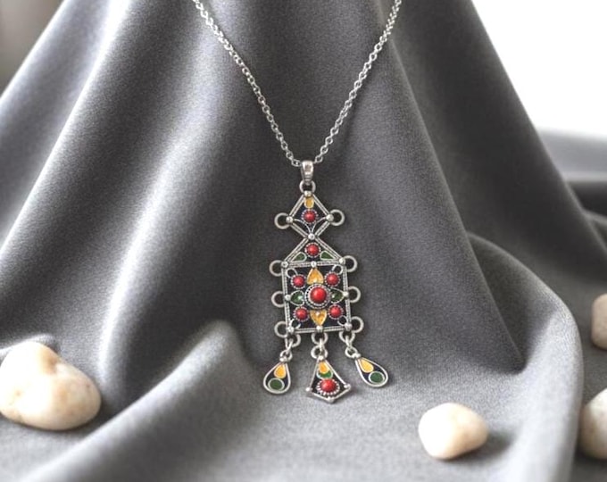 Collier Kabyle Traditionnel – Pendentif en Métal Argenté Émaillé & Chaîne en Acier Inoxydable (50 cm + extension 5 cm)