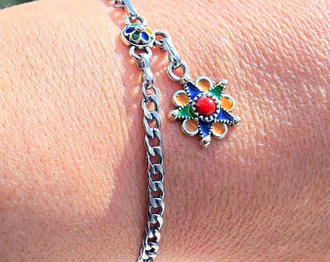 Magnifique bracelet kabyle avec chaîne en acier inoxydable et pendentif en métal argenté émaillé, Bracelet berbère bracelet amazigh ethnique
