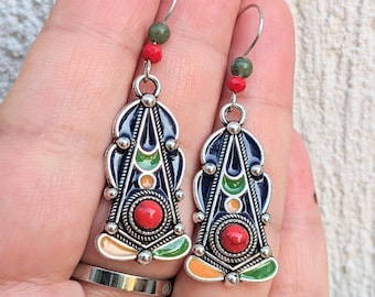 Boucles d'oreilles kabyles métal argenté - Perle Rouge & Pierre Naturelle Verte, amazigh, berbère -  bohèmes - ethnique- bijoux boho