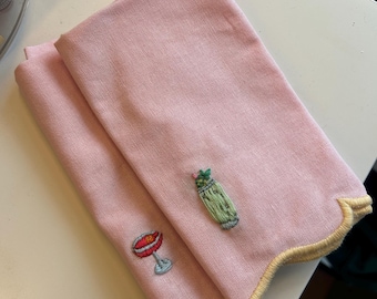 Servilletas de cóctel bordadas a mano (juego de 2), de lino rosa con motivos de cóctel