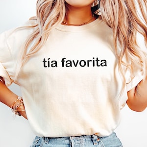 Retro Comfort Tía Shirt, Titi Shirt, Funny Spanish Pregnancy Announcement For Sister, Gender Reveal Party Shirts, Tia Sweatshirt