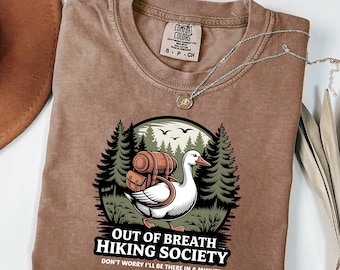 Comfort Colors® Out of Breath Hiking Society-shirt, grappige T-shirt wandelende eend, Forest Camper-T-shirt, cadeau voor camperliefhebber, klimmer bergtop