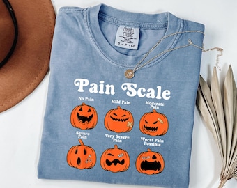 Maglietta da infermiera di Halloween Comfort Colors: maglietta autunnale con scala del dolore alla zucca