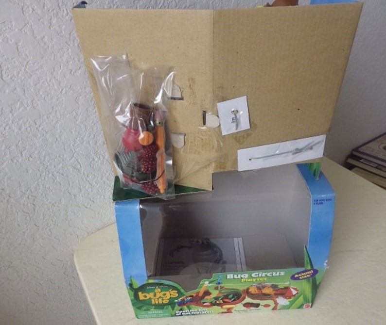 RARE Bug Circus Play set Polly Pocket Style, but Bigger It/'s a Bug/'s Life New in Box.