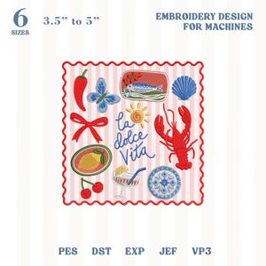 Peut inclure: Un motif de broderie avec divers éléments sur le thème italien, dont un piment rouge, un papillon, un poisson, un coquillage, un nœud, un citron, des cerises, un cocktail et un homard. Le motif est sur un fond à rayures roses et comprend le texte "La Dolce Vita". Les tailles de conception varient de 8,9 à 12,7 cm.