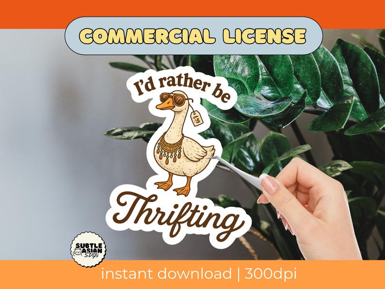 Op de afbeelding: Een sticker met een cartoon gans met een zonnebril en een ketting, met de tekst "I'd rather be Thrifting". De sticker heeft een commerci&euml;le licentie en is direct te downloaden.