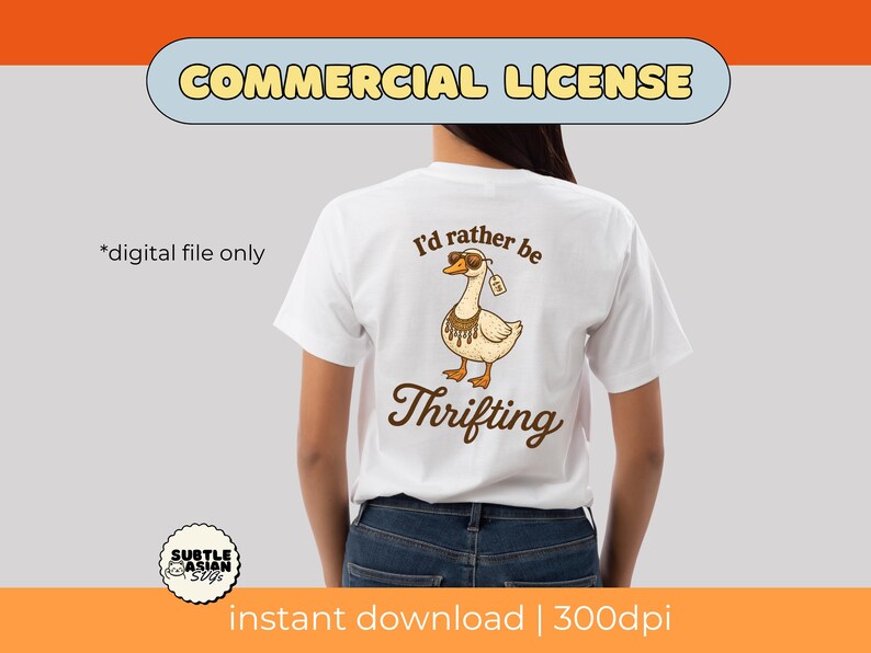 Op de afbeelding: Wit T-shirt met een cartoon gans met een zonnebril en een prijskaartje, met de tekst "I'd rather be Thrifting". Het shirt heeft ook de tekst "COMMERCIAL LICENSE" en "instant download | 300dpi."