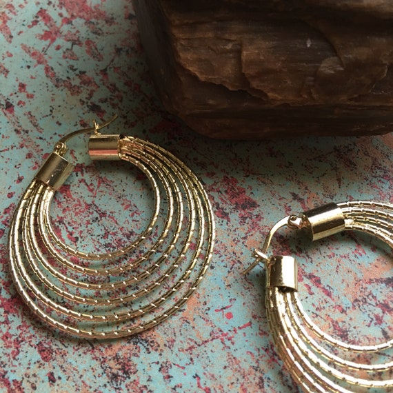 Mod Wire Hoop Earrings Gold Tone Stacked Multi Pi… - image 4