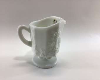 売却済み Vintage Creamer Footed Westmoreland Milk Glass - Etsy