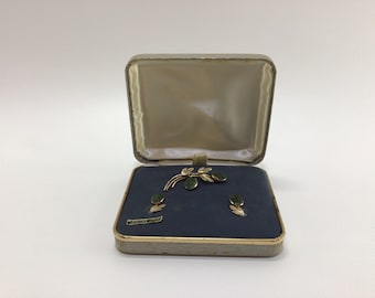 Brooch Screw Back Earrings Set Vintage A & Z Costume Jewelry 1/20 12K Gold Filled Leaf Motif and Green Jade Ovals Original Presentation Box