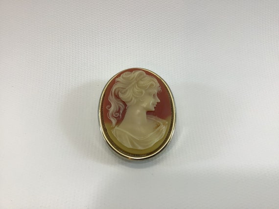 Cameo Pendant Brooch Solid Perfume Gold Tone Vint… - image 2