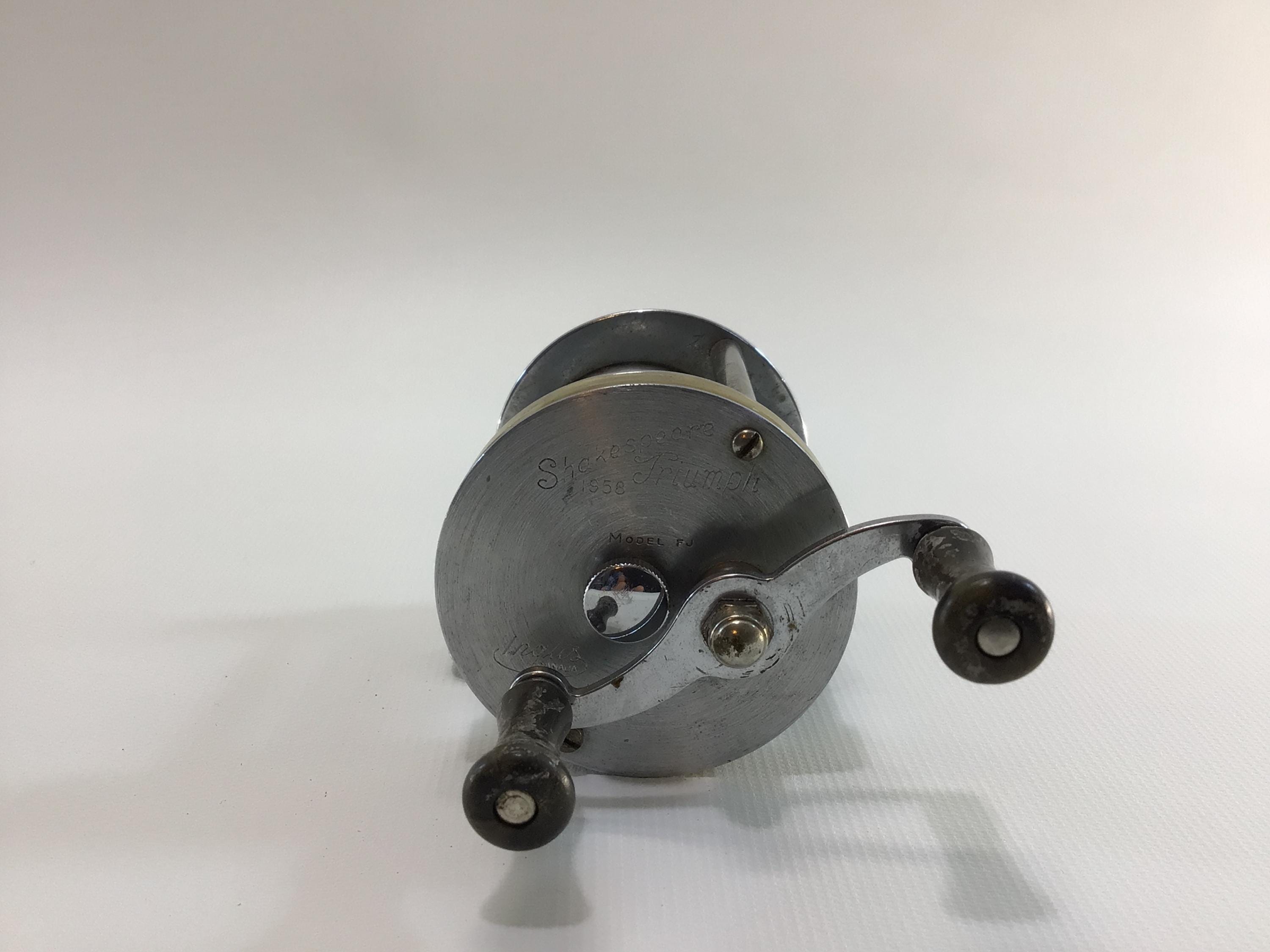 Shakespeare 1958 Triumph Model FJ Baitcasting Reel Fishing Tackle Vintage Outdoor Sporting Equipment Shakespeare 1958 Triumph Model FJ Baitcasting Reel Fishing Tackle Vintage Outdoor Sporting Equipment