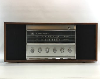 AM FM Stereo Receiver 20 Transistor Radio Vintage Wood Cabinet J C Penney Model 5901