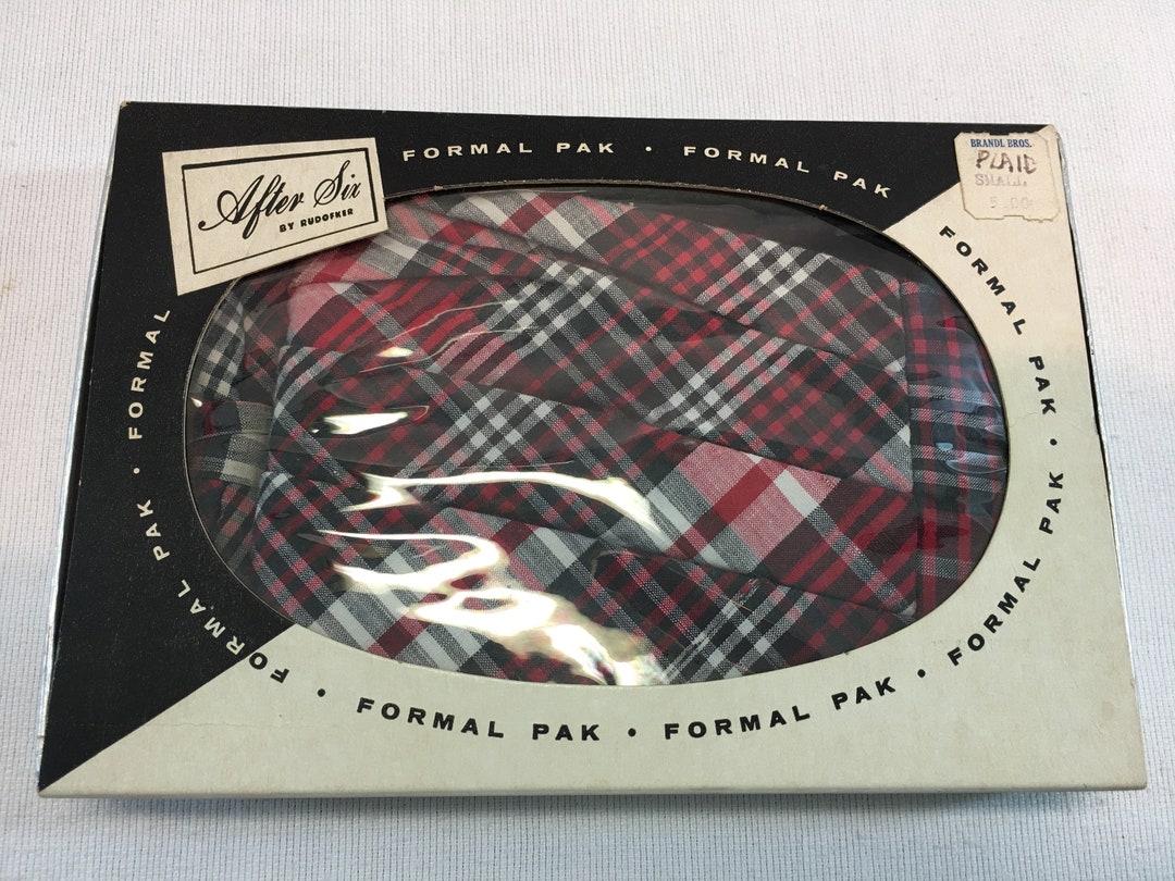 should cummerbund match bow tie