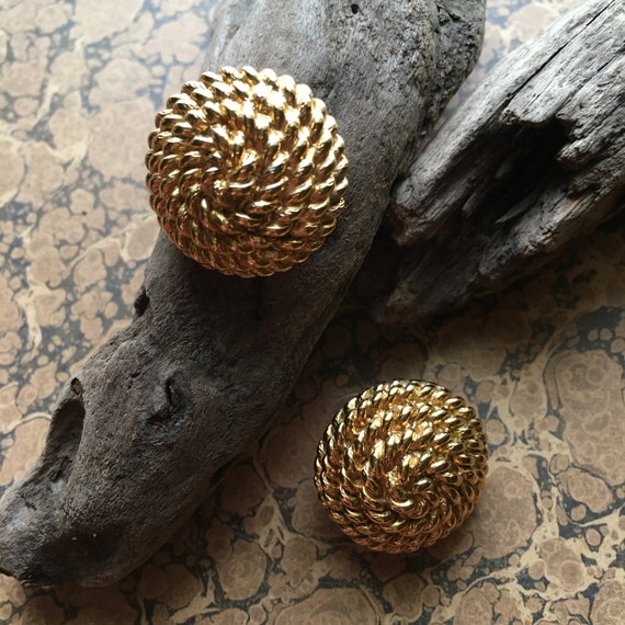 Monet Stud Earrings Vintage Gold Tone Chunky Chai… - image 5