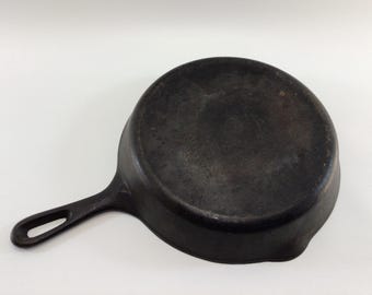 Cast Iron Skillet 10 3/4" A Vintage Country Kitchen Homestead Cookware