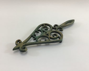 Teardrop Sad Iron Trivet T-18 Vintage Cast Iron Home Decor JZH 1952