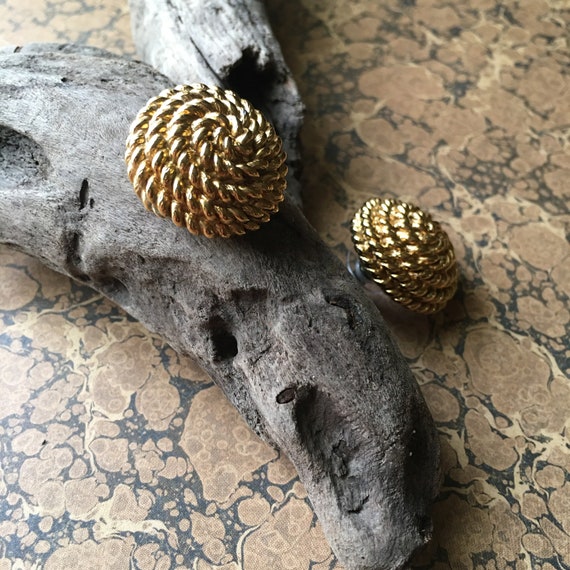 Monet Stud Earrings Vintage Gold Tone Chunky Chai… - image 4