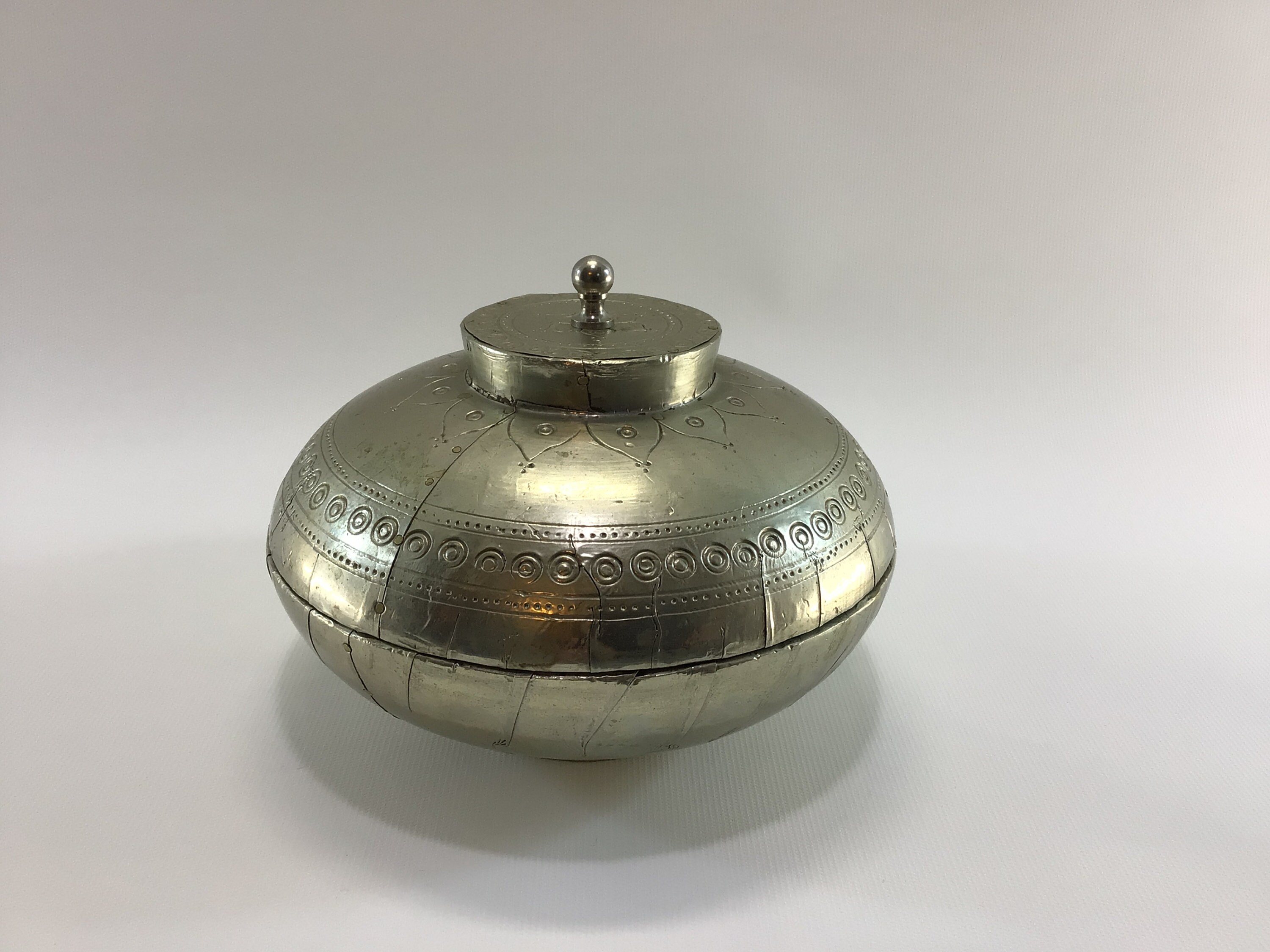 Tin Bowl Decatur Hammered Tin Decorative Lidded Wooden Bowl Vintage Quality Made in ...