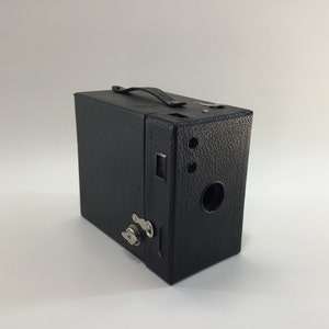 Kodak Box Camera No 2A Cartridge Hawk-Eye Model B Vintage Home Photography Collectible Bookshelf Study Library Den Dark Academia Home Decor