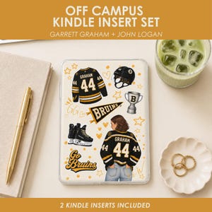 Puede incluir: Un inserto transparente para Kindle con un collage de gráficos de hockey que incluye una camiseta negra con el nombre GRAHAM y el número 44, un casco de hockey, un trofeo, un banderín de los Bruins, patines y una persona con una camiseta.