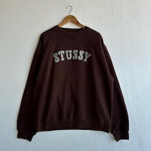 Sudadera vintage Stussy de cuello redondo con logo estampado / Jersey marrón estilo streetwear