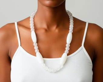1960s Vintage White Beaded Necklace: Retro Costume Jewelry