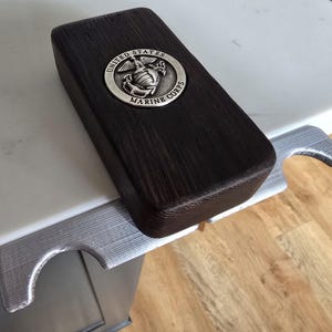 Soporte plegable y portátil para taco de billar marino de edición espacial, hecho a mano