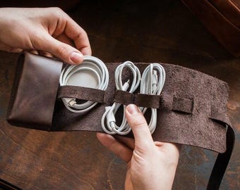 Leren reiskabelopberger, leren oprolbare oplader, gepersonaliseerde koordopberger, tech-accessoirekoffer, kabelopbergtas, opladeretui