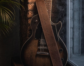 Gepersonaliseerde lederen gitaarband, op maat gegraveerde gitaarband, verstelbare handgemaakte riem, cadeau voor vader echtgenoot vriend gitarist mannen