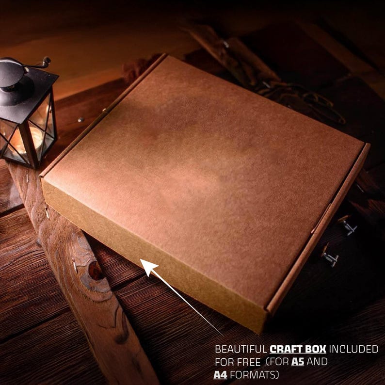 Puede incluir: Una caja artesanal marr&oacute;n con tapa, presentada sobre una superficie de madera. La caja es rectangular y de cart&oacute;n. El texto en la imagen dice: HERMOSA CAJA ARTESANAL INCLUIDA GRATIS (PARA FORMATOS A5 Y A4).