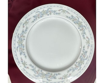 Juego de 6 platos llanos vintage Excel Somerset en blanco, azul y rosa con diseño floral y borde plateado.