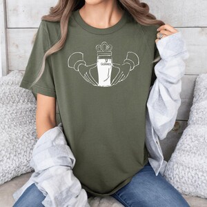 Guinness Claddagh Shirt, St Patrick's Day Beer Tee, Irish Lucky Gift Bild 4